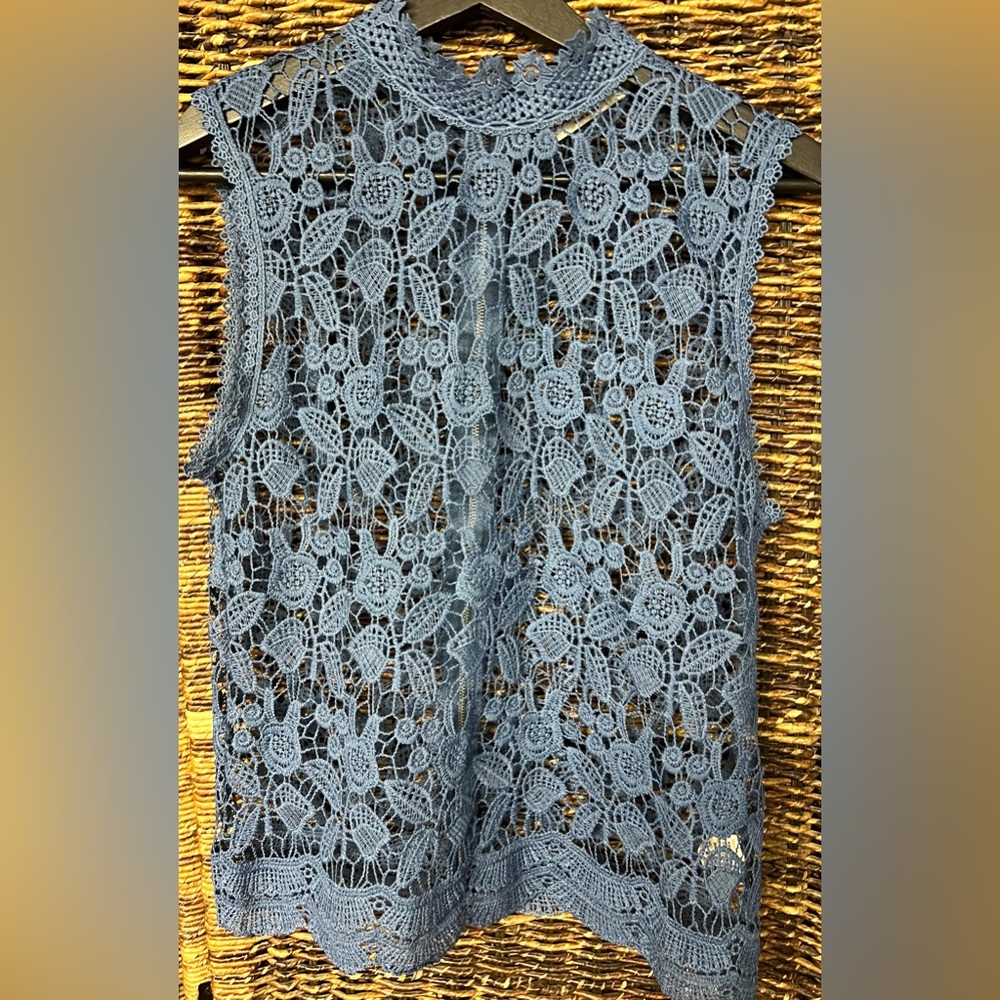 Chance or Fate, Size: Medium, Blue Crochet Top, Pre- Owned,‎ zipper on back